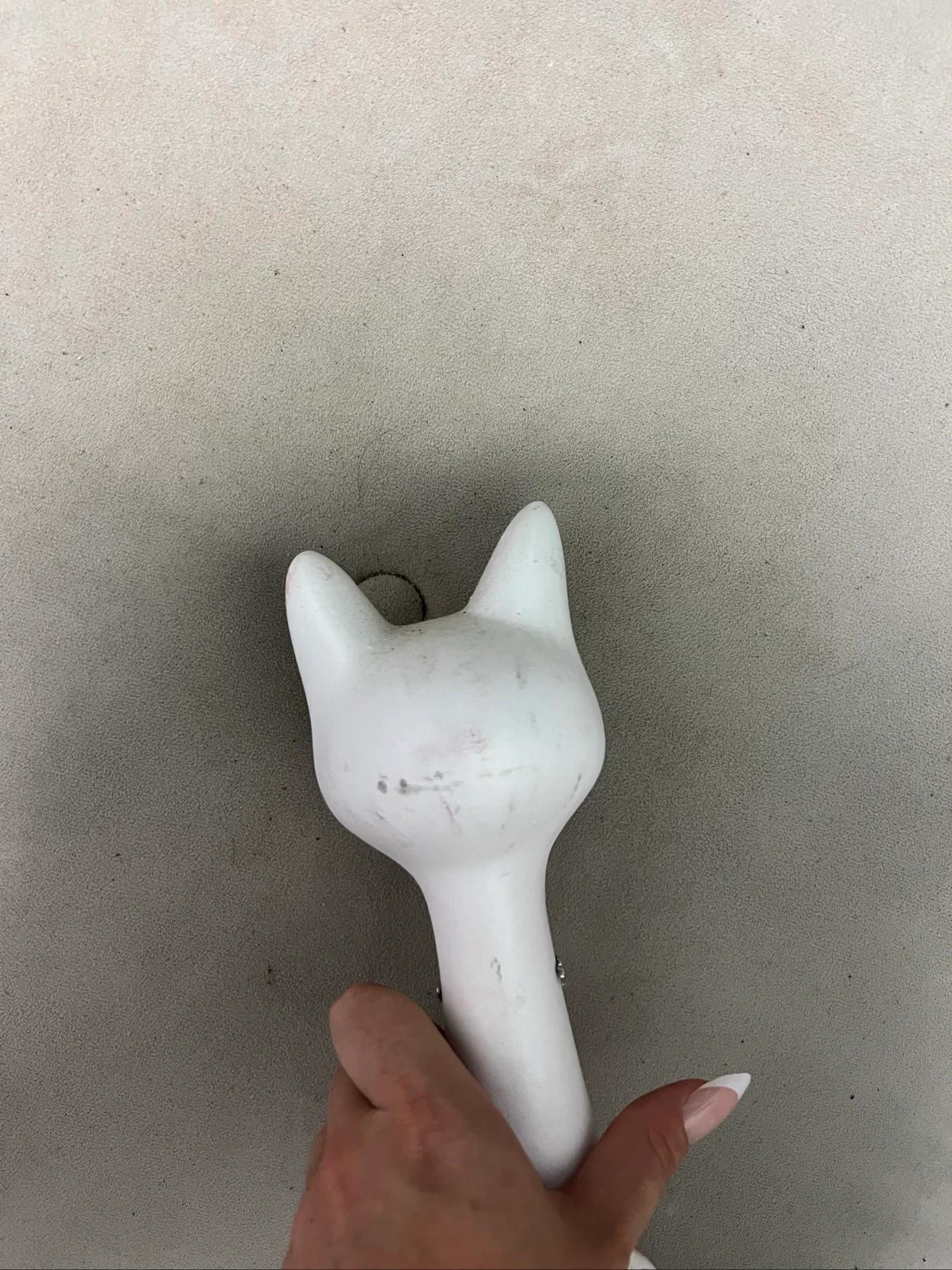 White decorative cat – photo 2